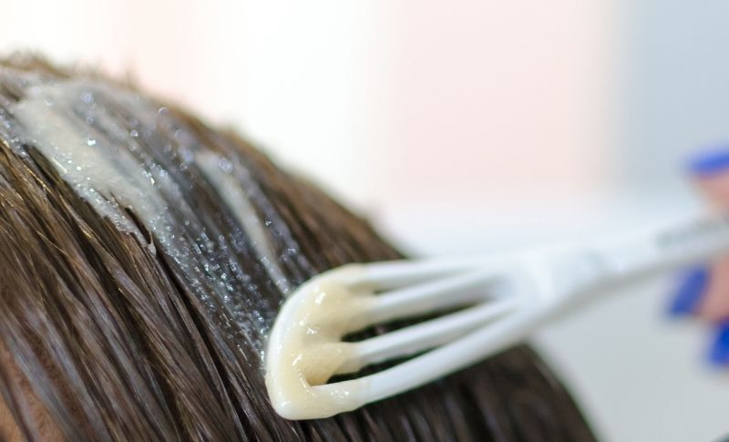 Mascarilla natural para el cabello color castaño