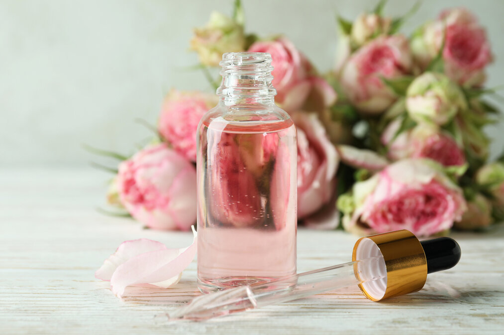 Beneficios y Métodos de Uso del Aceite de Rosa