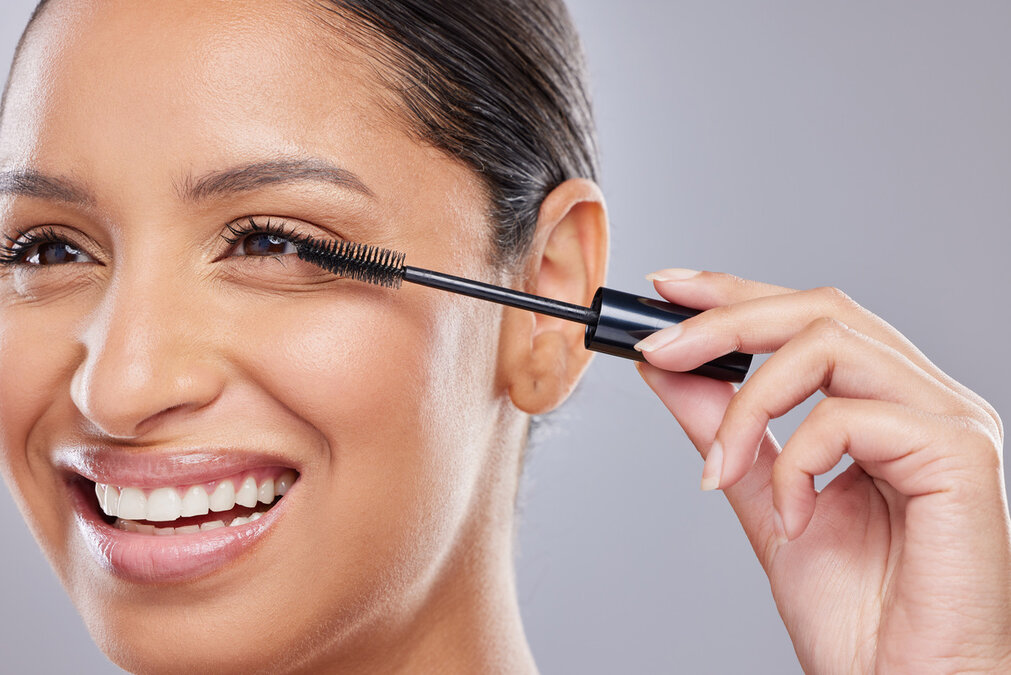 Estilo de Maquillaje Clean Girl que Refleja la Frescura del Verano