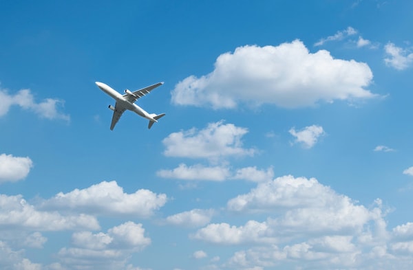 La Ilusión de la Velocidad de los Aviones: Paralaje de Movimiento