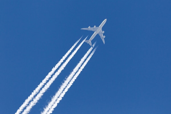 La Ilusión de la Velocidad de los Aviones: Paralaje de Movimiento
