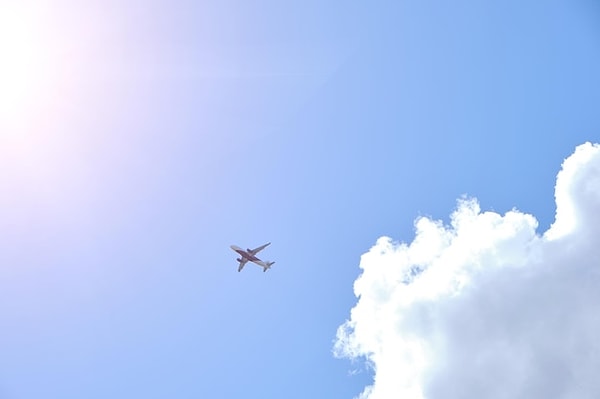 La Ilusión de la Velocidad de los Aviones: Paralaje de Movimiento