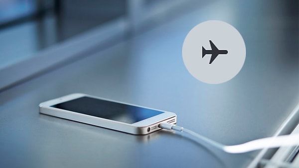 La Importancia del Modo Avión: Efecto de las Señales de Teléfono en la Seguridad del Vuelo