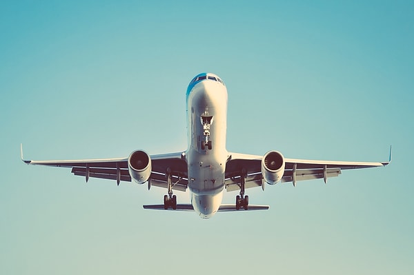 La Importancia del Modo Avión: Efecto de las Señales de Teléfono en la Seguridad del Vuelo