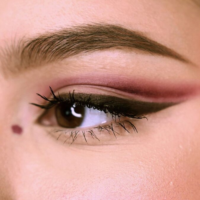 Maquillaje de Ojos: Aplicaciones de Eyeliner Según la Forma de los Ojos