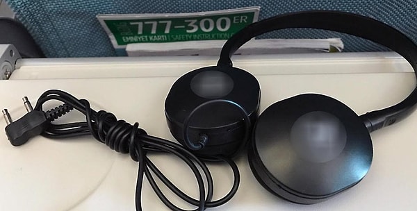 La importancia de los auriculares de doble entrada en los aviones y sus razones de uso