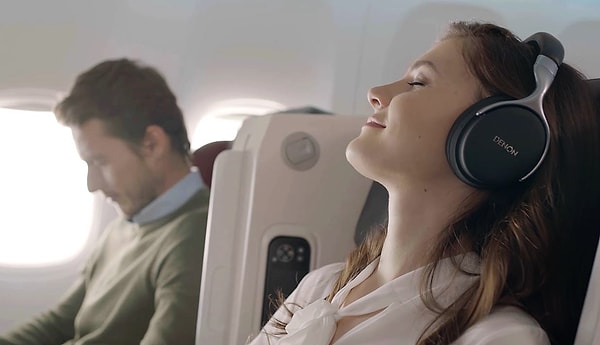 La importancia de los auriculares de doble entrada en los aviones y sus razones de uso