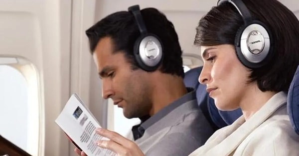 La importancia de los auriculares de doble entrada en los aviones y sus razones de uso