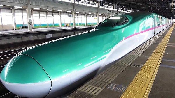 Tren y Ruedas de Vehículo: ¿Goma o Metal?