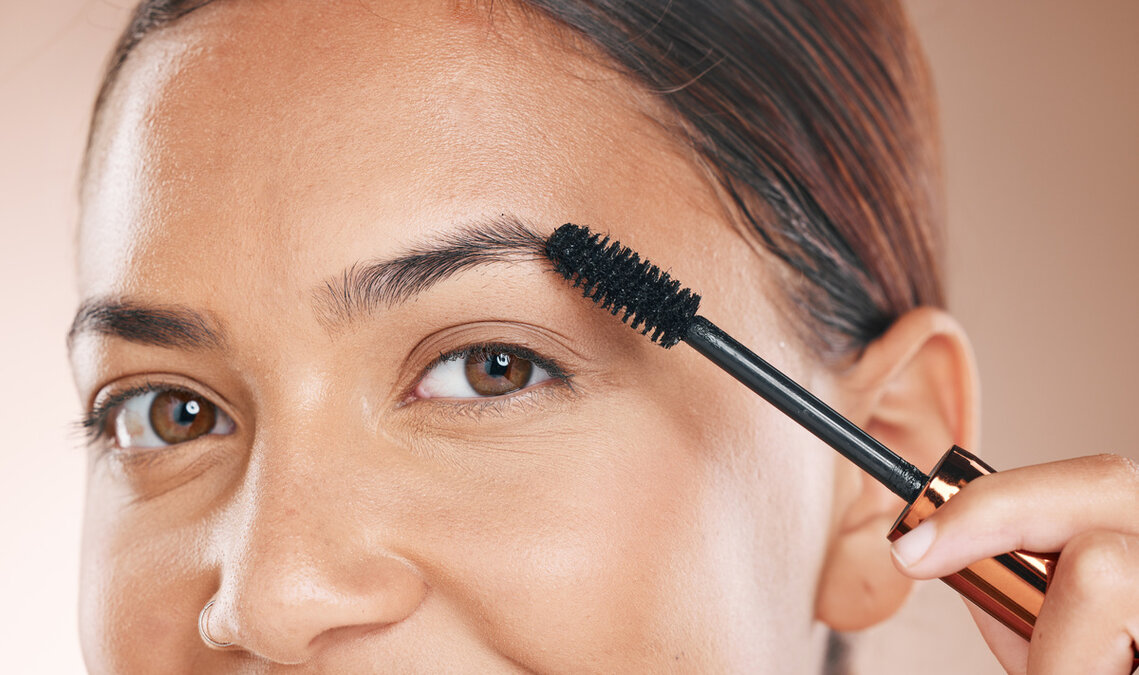 Caída de Cejas: Causas y Soluciones Naturales