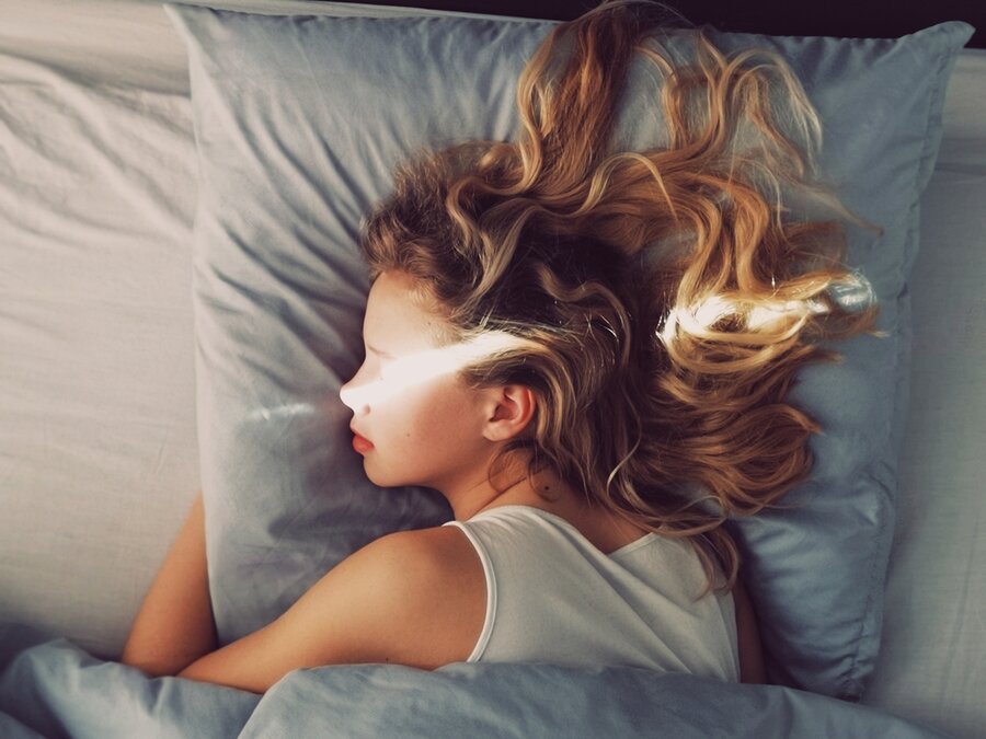 Daños de Dormir con el Cabello Mojado